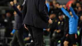Zidane, cabizbajo tras la derrota contra el Betis / EFE
