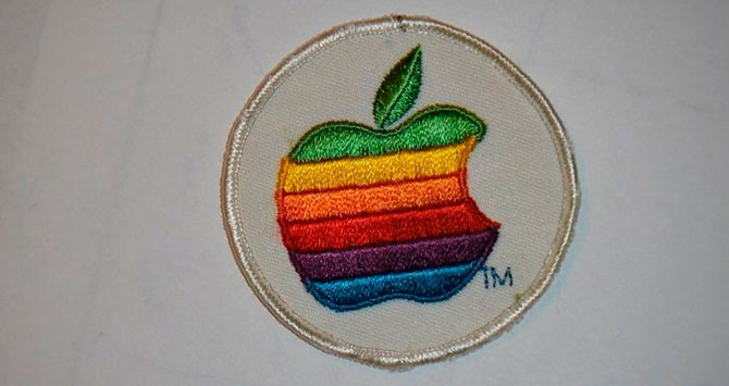 primer logo apple arcoiris