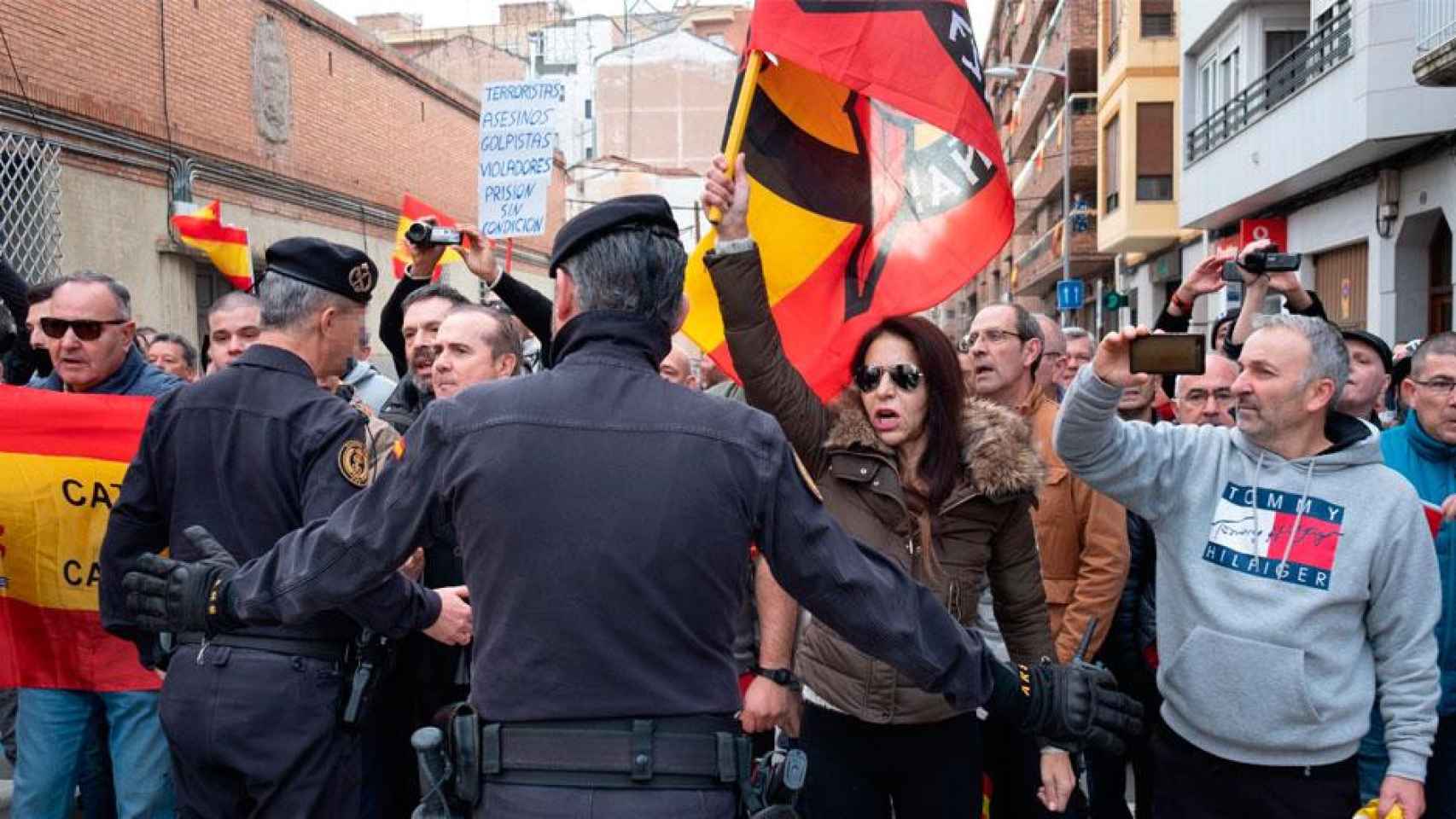 La contramanifestación en Calahorra que pretendía frenar una manifestación minoritaria a la que se ha unido Òmnium / EFE