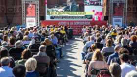 Discurso final de Jordi Cuixart, seguido por simpatizantes de Òmnium Cultural a través de una pantalla gigante en Barcelona / EUROPA PRESS