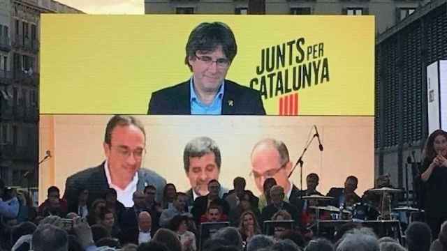 Intervenciones de Carles Puigdemont Josep Rull Jordi Sànchez y Jordi Turull en el último acto de JxCat