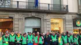 Manifestantes ante la sede de la Comisión Europea de Barcelona convocados por la ANC para protestar por el juicio del procés / @assemblea