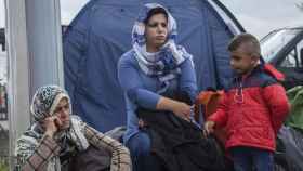 El Govern ha hecho de la ayuda a los refugiados, como los desalojados de Polykastro (Grecia), en la imagen, su seña de identidad / CG