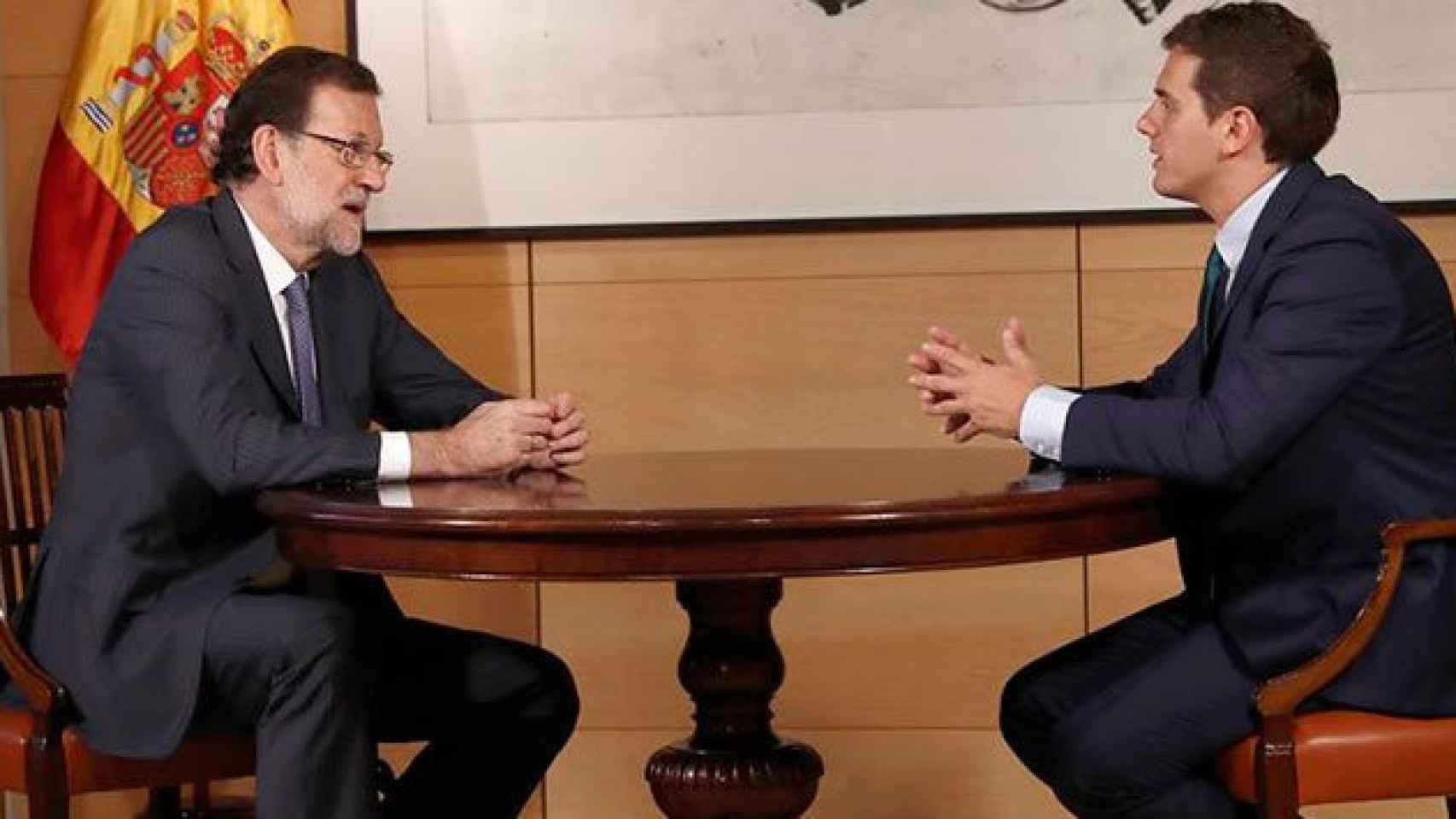 Mariano Rajoy y Albert Rivera al inicio de la reunión entre ambos en el Congreso.