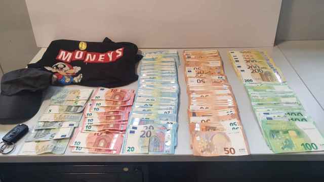 El dinero recuperado del robo en un polígono de Badalona / MOSSOS