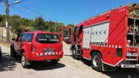Vehículos de los bomberos presentes en el incendio / EP