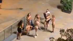 Mujeres desnudas celebran la fiesta mayor de Mataró pese a estar cancelada / CG