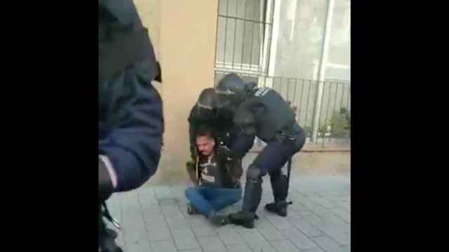 Dos detenidos por intentar impedir un desahucio en Barcelona / TWITTER