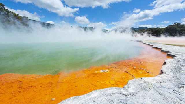 Manantiales termales de Rotorua, uno de los parajes naturales mejor escondidos del mundo / BOOKING