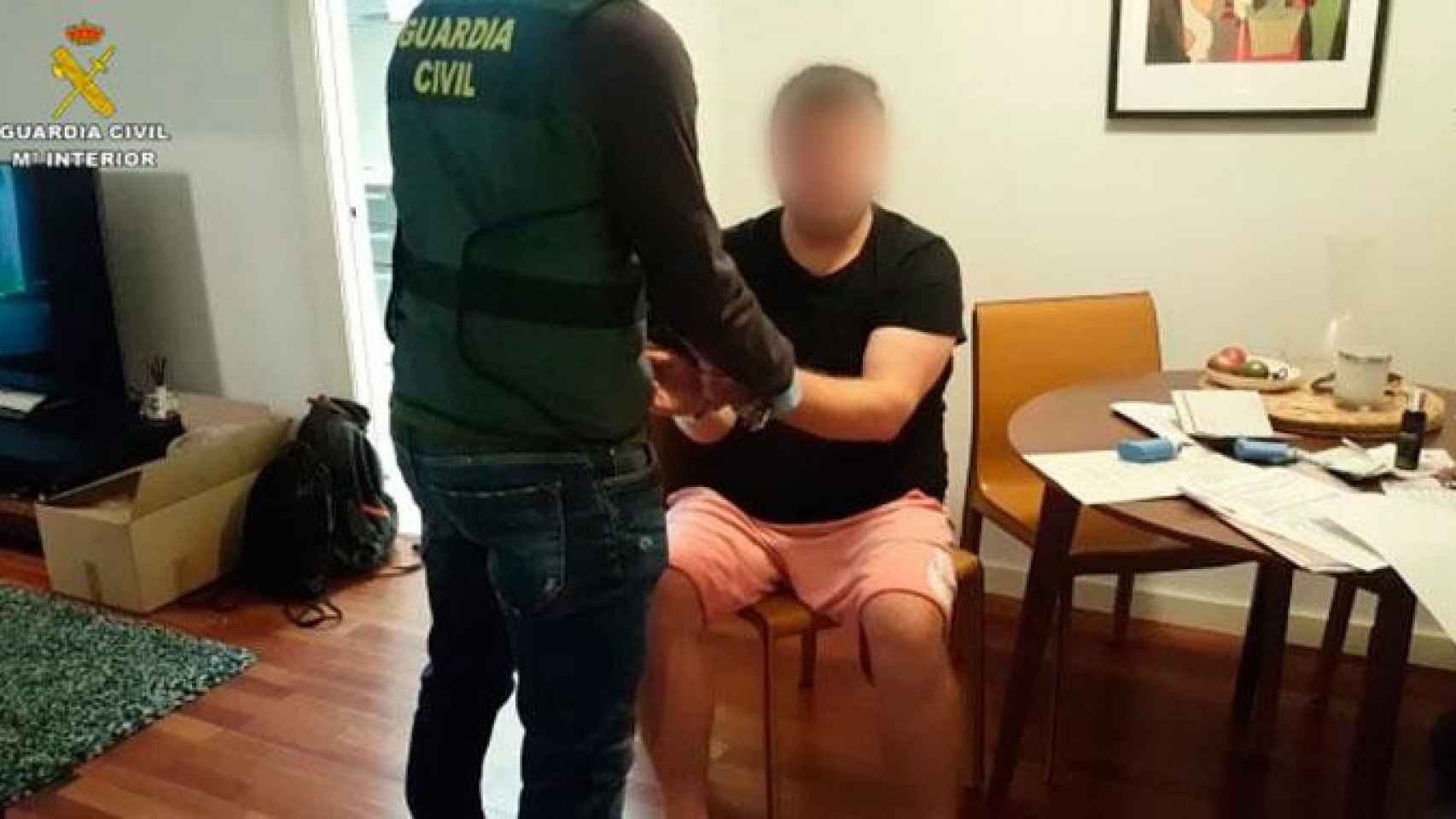 La Guardia Civil ha practicado 24 detenciones para desarticular al 'clan de los Balcanes' en el puerto de Barcelona / GUARDIA CIVIL
