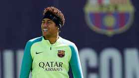 El jugador del FC Barcelona Neymar, durante un entrenamiento en la ciudad deportiva Joan Gamper / EFE