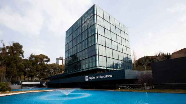 La sede central de la empresa mixta Aigües de Barcelona / AdB
