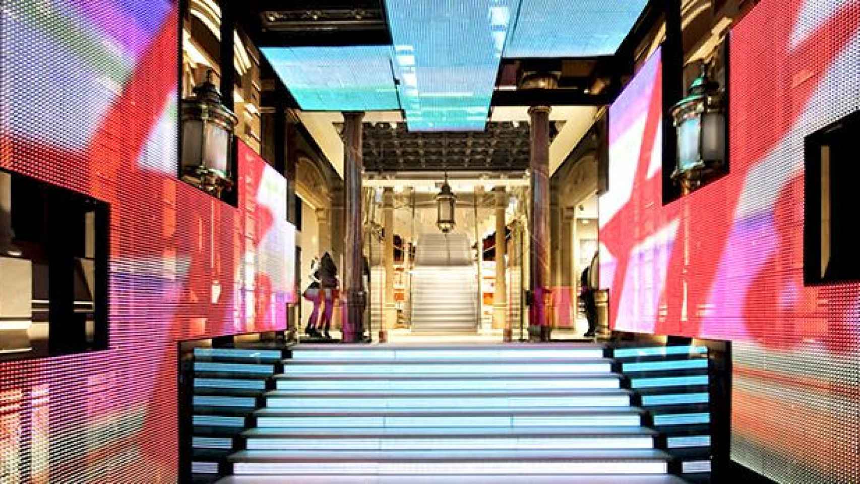 Imagen de archivo de la entrada de una de las dos tiendas que H&M tiene en Portal de l'Àngel de Barcelona / CG