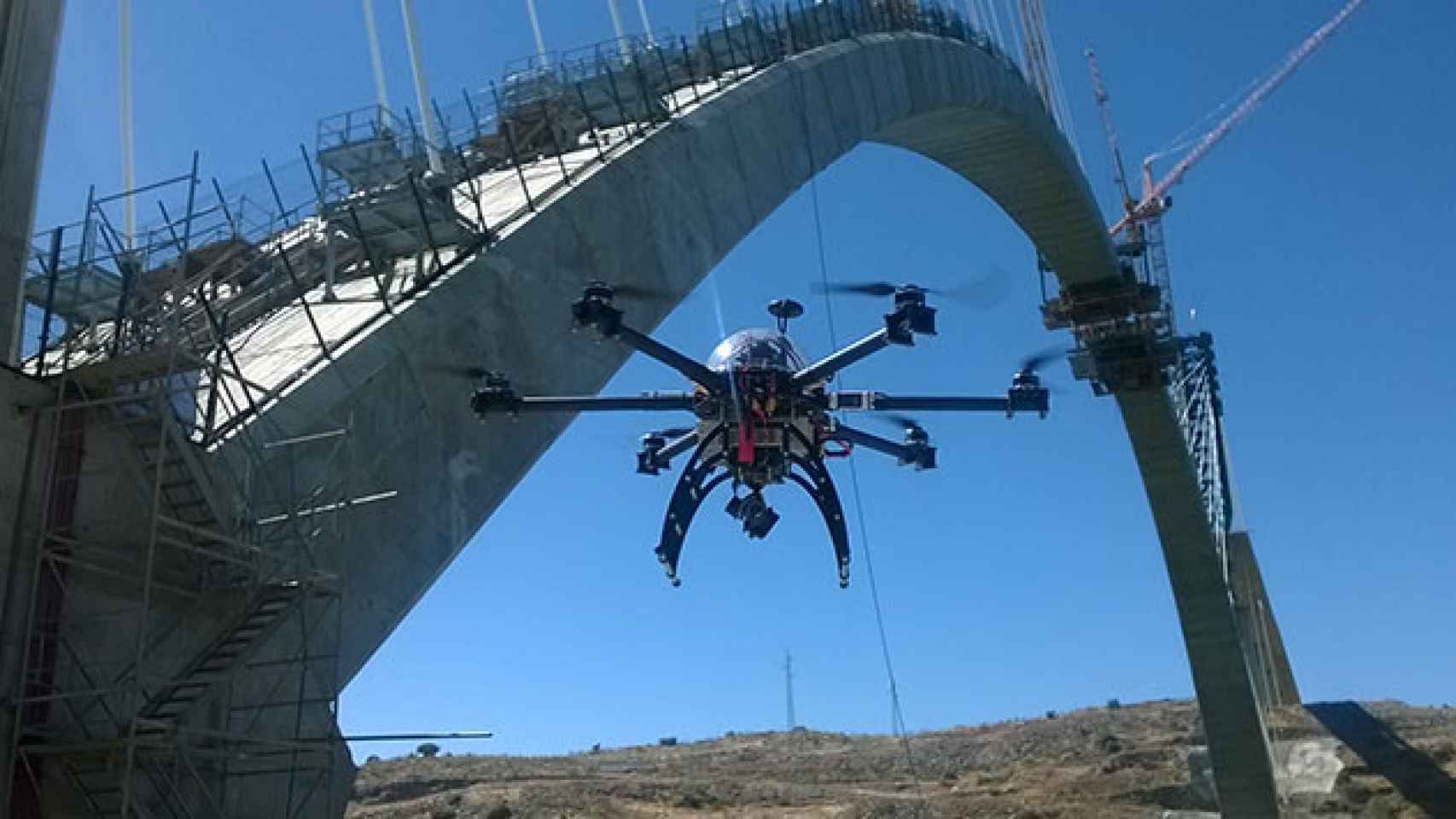 Un dron inspecciona una obra / COPISA