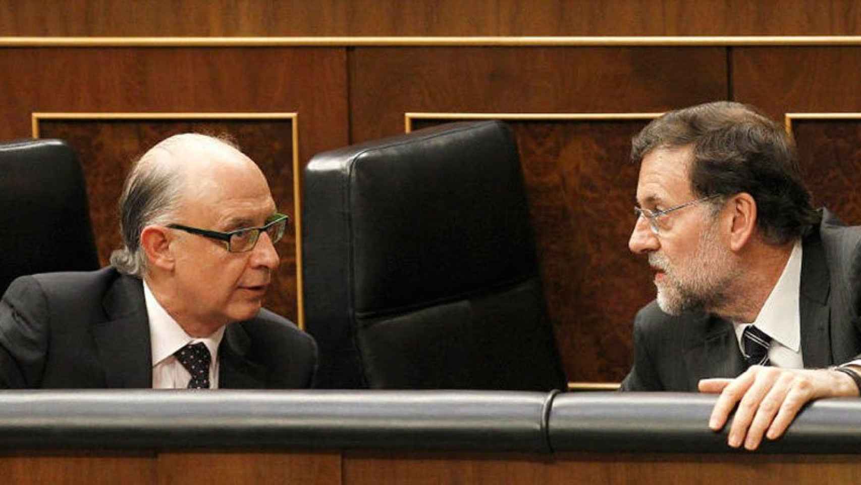Cristóbal Montoro, ministro de Hacienda, y Mariano Rajoy en una imagen de archivo.