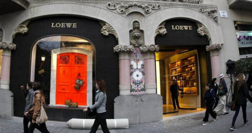 Imagen de una tienda de lujo en Paseo de Gràcia de Barcelona / EFE