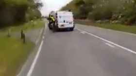 El conductor intentó atropellar al ciclista tras sus reproches