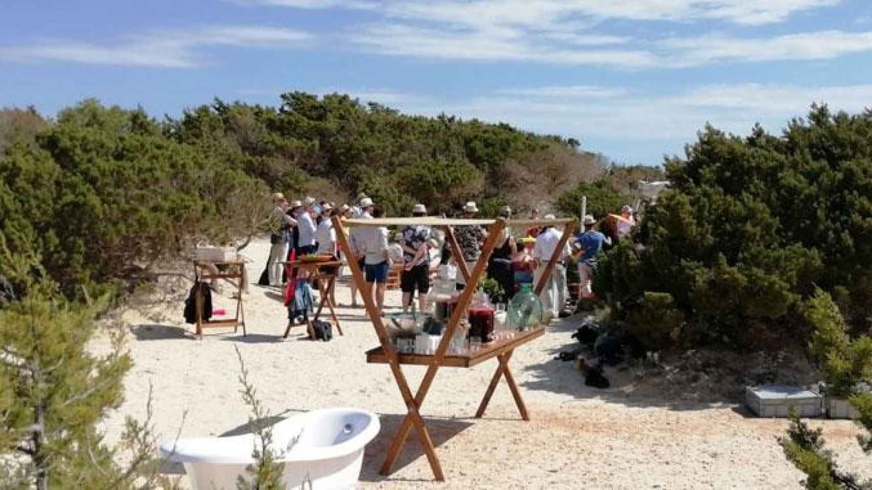 Agentes rurales paralizan una boda en una playa virgen de Mallorca / CONSELLERIA DE MEDIAMBIENT DE BALEARS