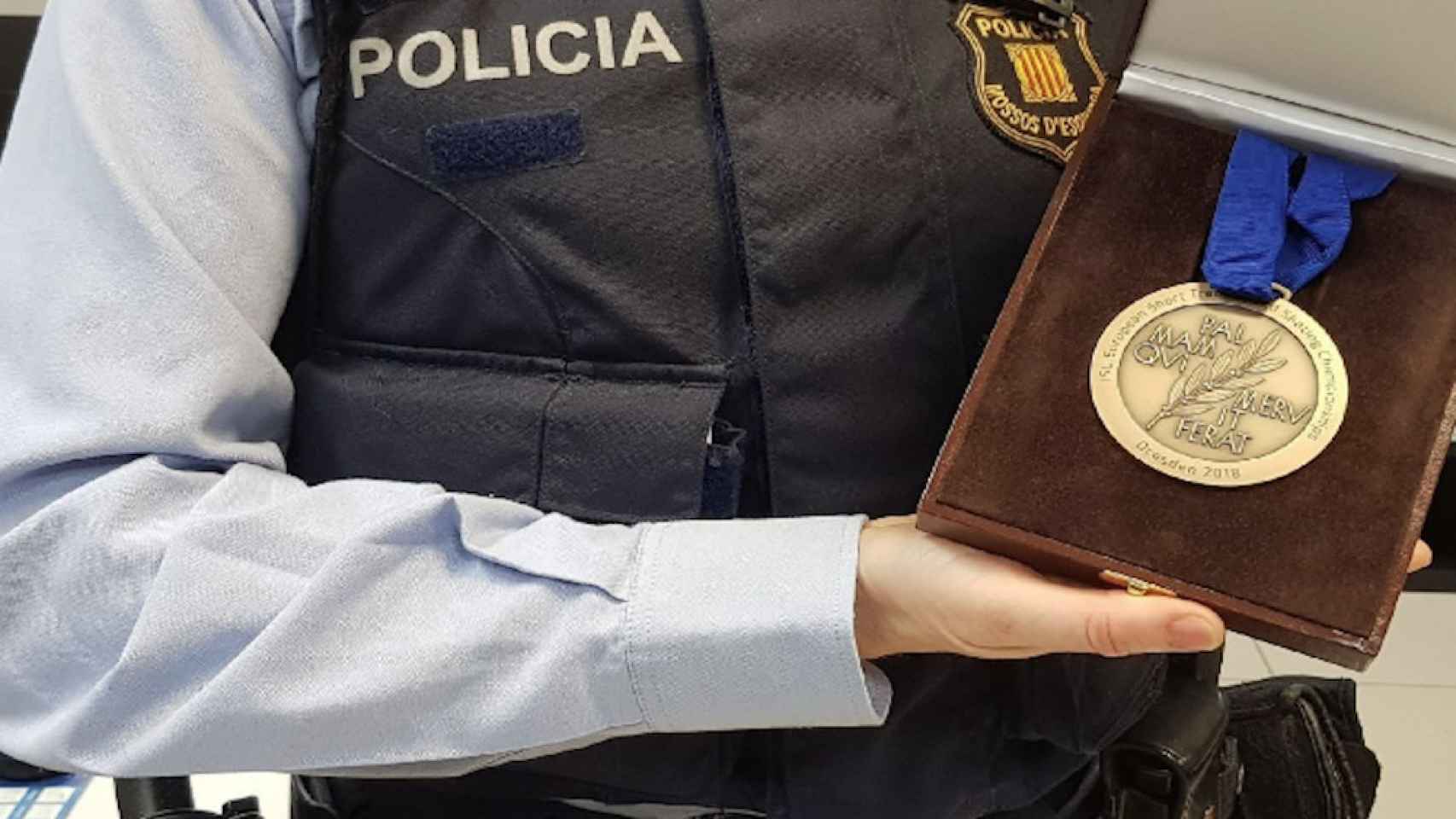 Medalla de bronce recuperada por los Mossos d'Esquadra // @mossos