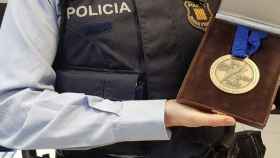 Medalla de bronce recuperada por los Mossos d'Esquadra // @mossos