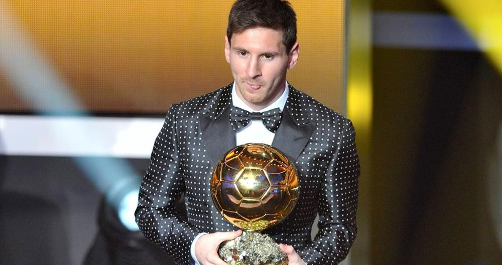 Leo Messi con el esmoquin de topos en la Gala del Balón de Oro 2013 / EFE