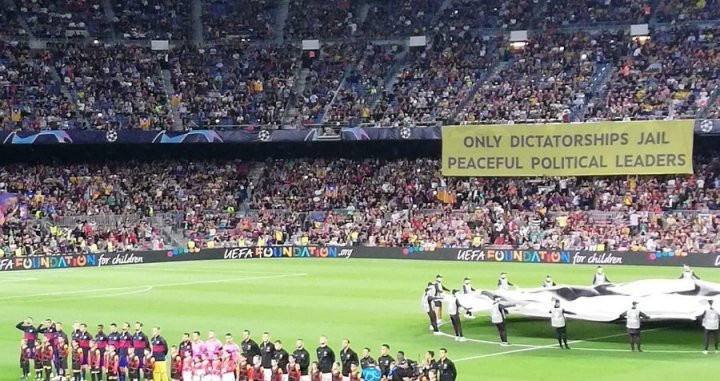 La pancarta que se exhibió en el Camp Nou durante el Barça-Inter / TWITTER