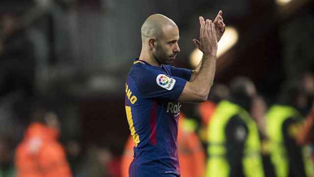 Javier Mascherano despidiéndose de la afición / EFE