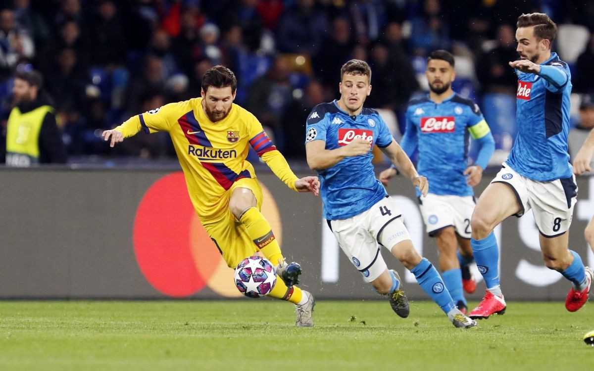 Messi se escapa de Fabián y otros dos jugadores del Nápoles en casa de Maradona / FCB