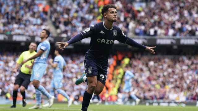 Coutinho celebra el segundo gol del Aston Villa al Manchester City / EFE