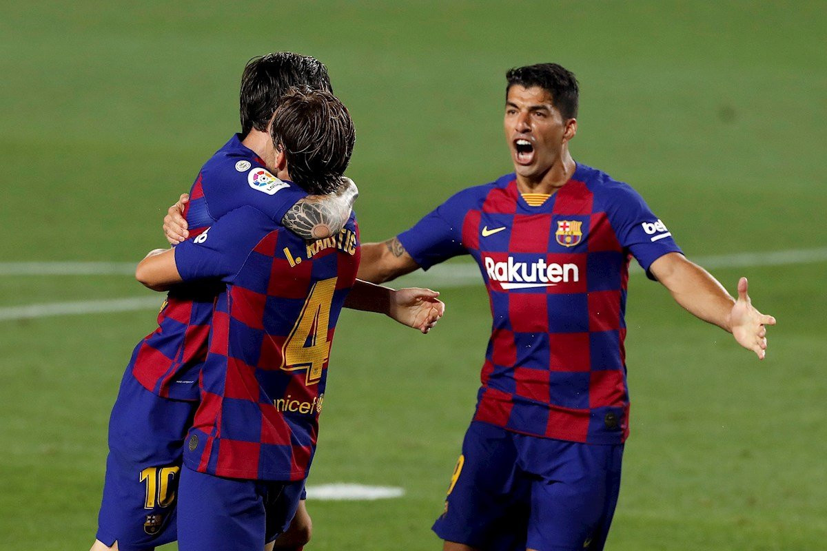 Messi, Rakitic y Luis Suárez celebran un gol del Barça / EFE
