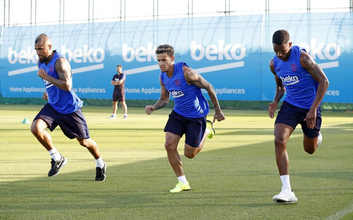 Vidal, Coutinho y Firpo en un entrenamiento del Barça / FC Barcelona