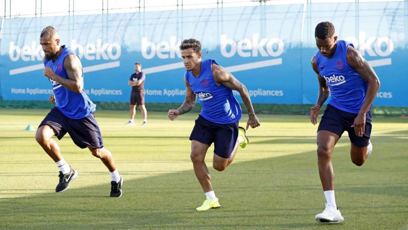 Vidal, Coutinho y Firpo en un entrenamiento del Barça / FC Barcelona