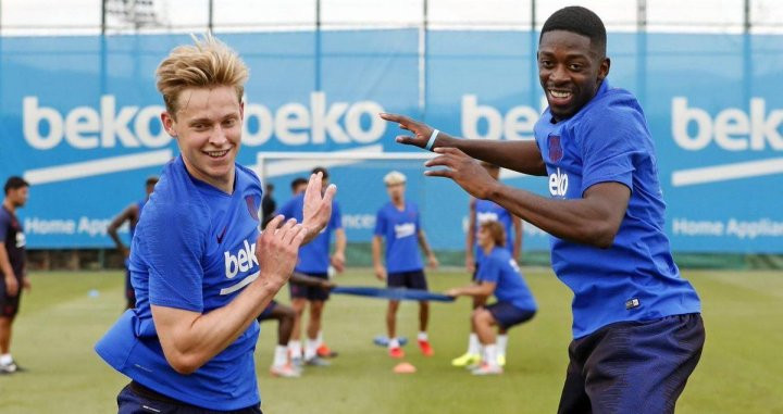 De Jong y Dembelé, en un entrenamiento | FCB