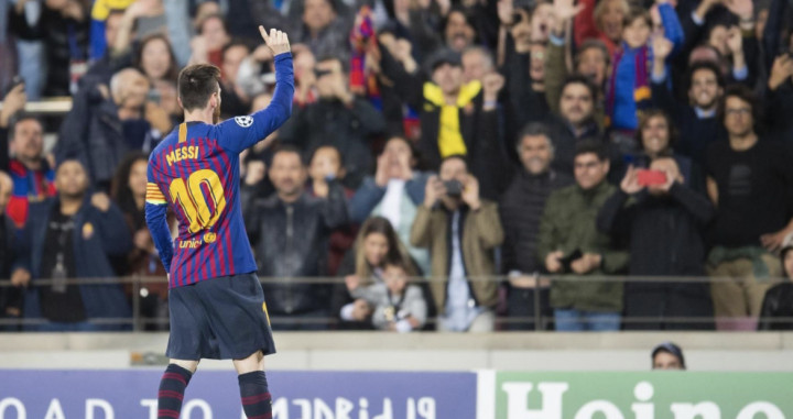 Una foto Leo Messi pidiendo el fin de los silbidos a la grada / FCB