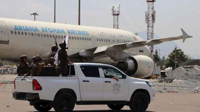 Los talibanes toman el control del aeropuerto de la capital de Afganistán, Kabul / EFE
