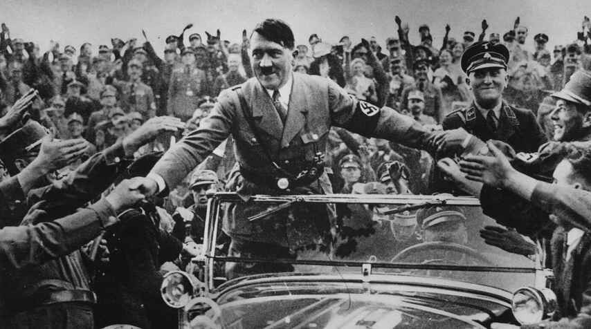 Hitler saluda a sus fieles en un congreso del Partido Nazi en Nurenberg