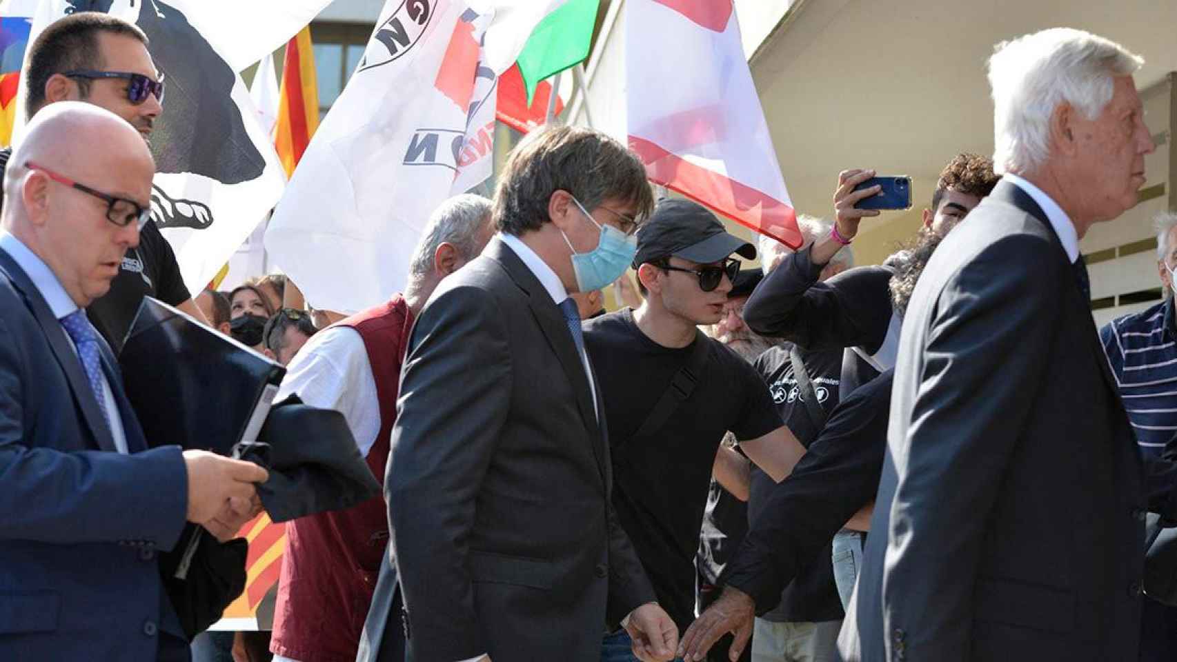 El expresidente de la Generalitat Carles Puigdemont a la entrada de la Corte de Apelación de Sassari (Cerdeña, Italia) / CLAUDIA SANCIUS - EFE