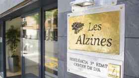 Entrada de la residencia Les Alzines de Tarragona / BASTONDEORO.COM