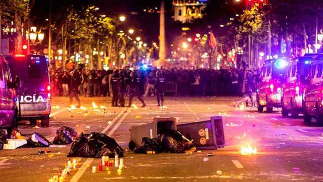 Imagen de los disturbios en Barcelona; cuatro personas pierden un ojo y un policía en la UCI en la última semana