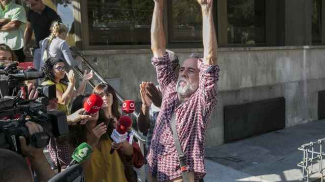 El actor Willy Toledo tras declarar en el juzgado de instrucción número 11 de Madrid / EFE