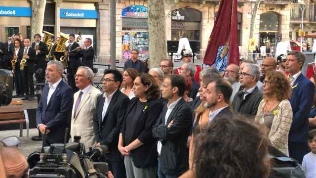 La alcaldesa de Barcelona, Ada Colau, preside la ofrenda floral en el monumento de Rafael Casanova por la Diada / CG