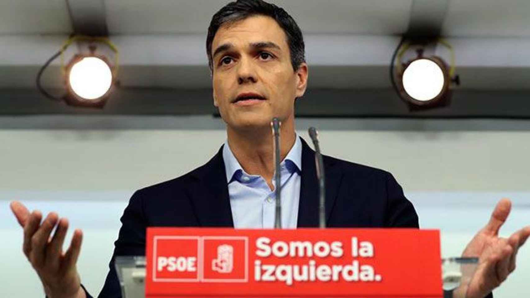 Sánchez reitera su apoyo a Rajoy frente al referéndum pero le pide también soluciones políticas