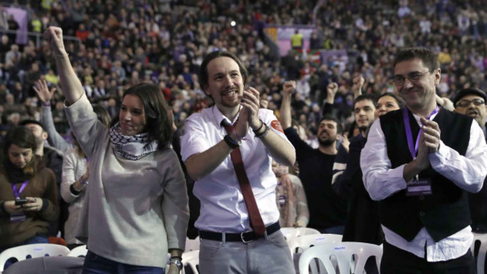 Pablo Iglesias, secretario general de Podemos (c), junto a la diputada Irene Montero y Juan Carlos Monedero  / EFE