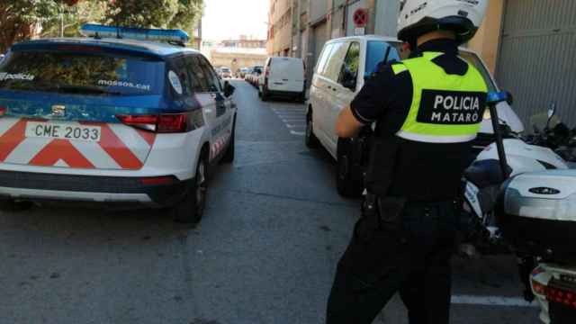 La Policía Local de Mataró en un operativo contra la okupación / POLICIA LOCAL