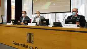 El secretario Agustí Serra, el presidente del CTESC, Toni Mora, y el ponente del informe 'El dret a l'habitatge', José Martín Vives / CTESC