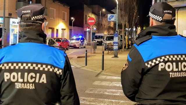 Dos agentes de la policía de Terrassa / POLICIA MUNICIPAL TERRASSA