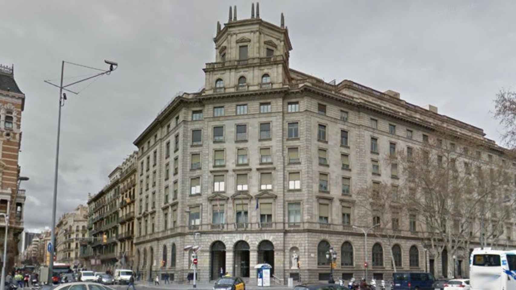 La fachada del Institut Català de la Salut (ICS), en la Gran Via de les Corts Catalanes de Barcelona / CG