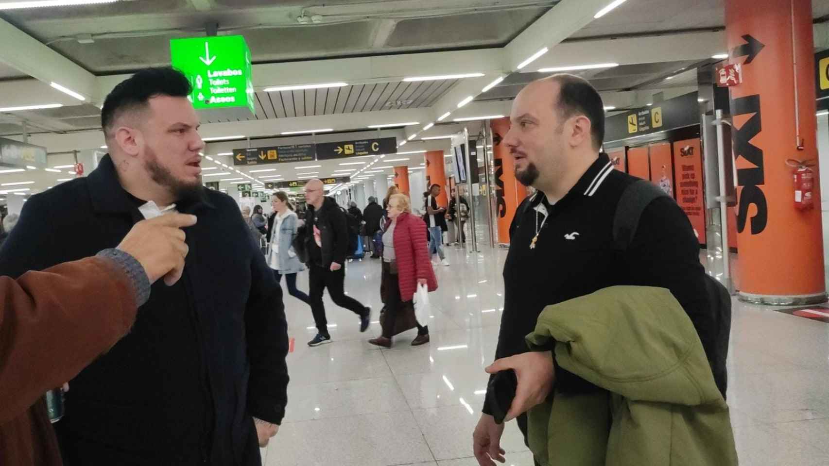 Hazael y Salvador se ven por primera vez en el aeropuerto de Palma tras la publicación de Crónica Global / CG