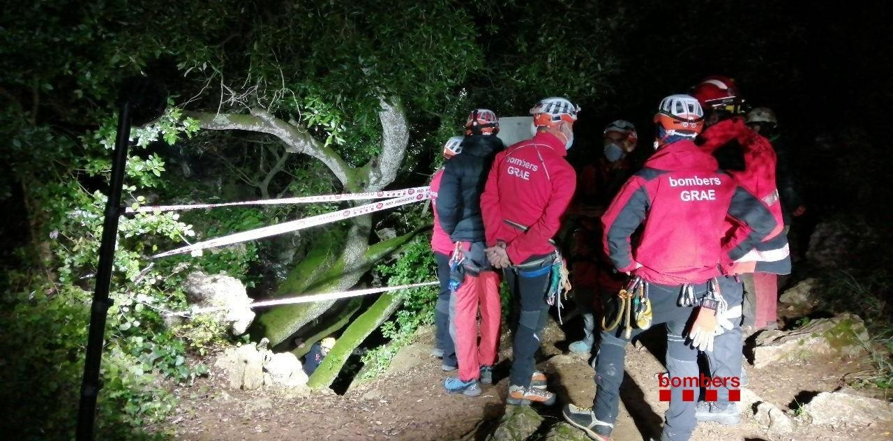 Los bomberos se movilizan para rescatar a un espeleólogo en el macizo del Garraf (Barcelona) / EP
