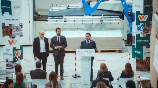 El presidente de la Generalitat, Pere Aragonès, visitando las obras de ampliación de la fábrica de Ondunova / Arnau Carbonell - GENERALITAT DE CATALUÑA